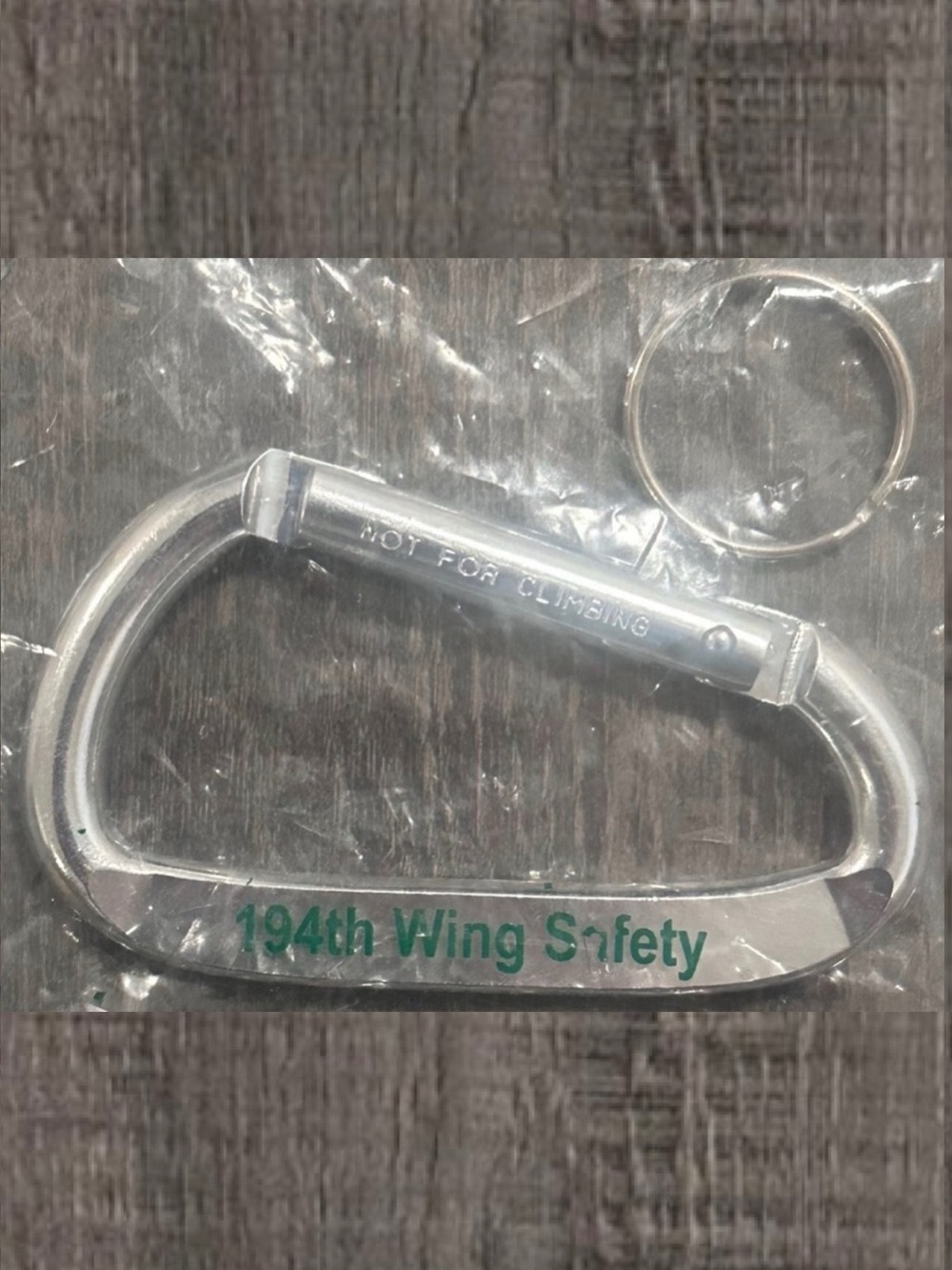 💞 New Military US Air Force 194th Wing Safety Silver Carabiner Keychain